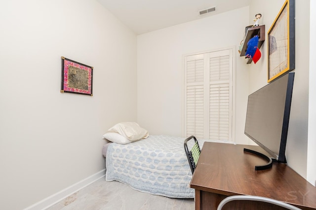 909 W Village Ct, Chicago, IL 60608 - bedroom featuring baseboards