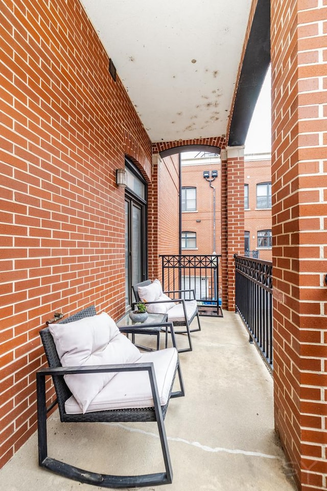 909 W Village Ct, Chicago, IL 60608 - view of balcony