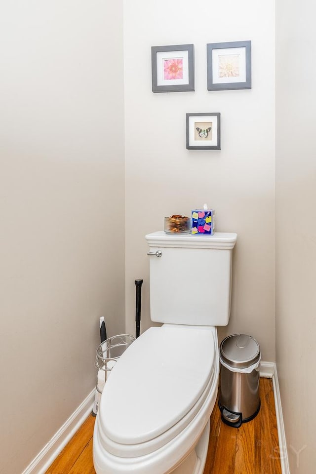 909 W Village Ct, Chicago, IL 60608 - bathroom with wood finished floors and baseboards