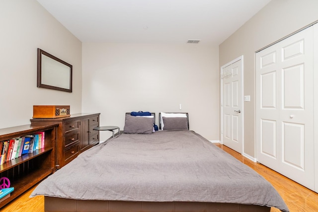 909 W Village Ct, Chicago, IL 60608 - bedroom with light wood-style flooring
