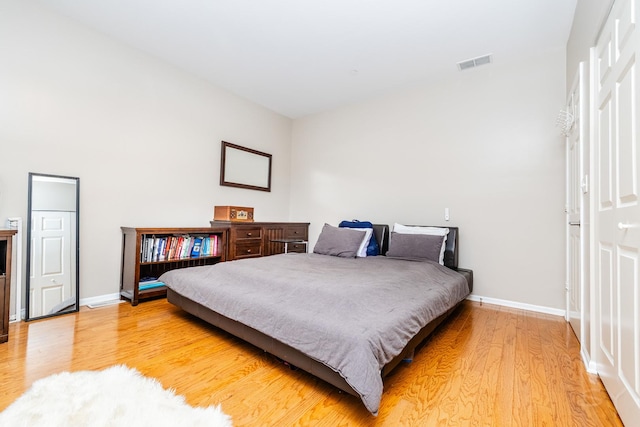 909 W Village Ct, Chicago, IL 60608 - bedroom featuring light wood finished floors and baseboards