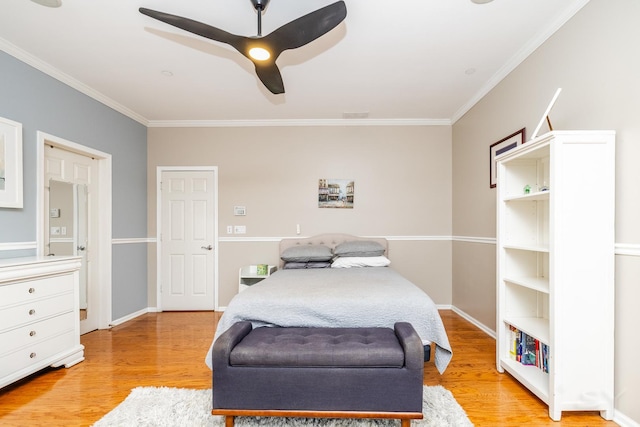 909 W Village Ct, Chicago, IL 60608 - bedroom with light wood-style flooring, crown molding, and ceiling fan