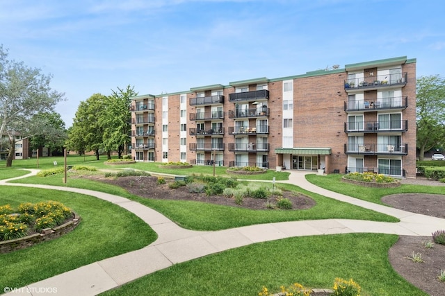 5S040 Pebblewood Ln Unit E201, Naperville, IL 60563 - view of community with a lawn