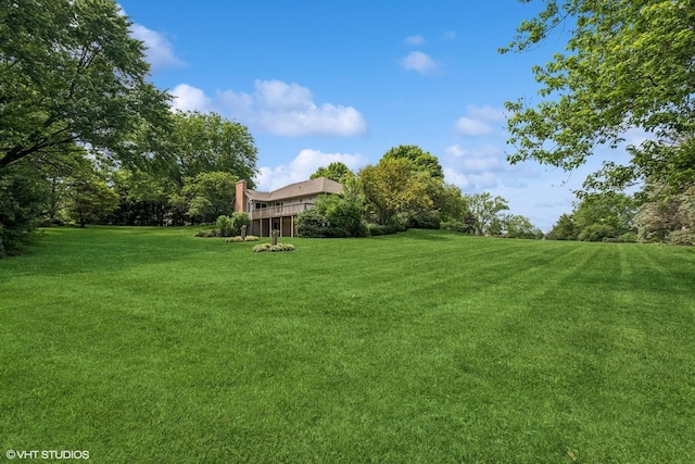10 N Highview Cir, Hawthorn Woods, IL 60047 - view of grassy yard featuring a wooden deck