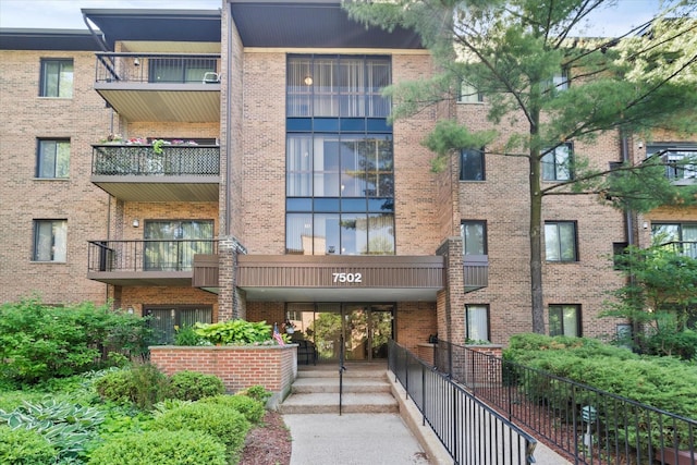7502 Farmingdale Dr Unit 408, Darien, IL 60561 - view of apartment building / complex