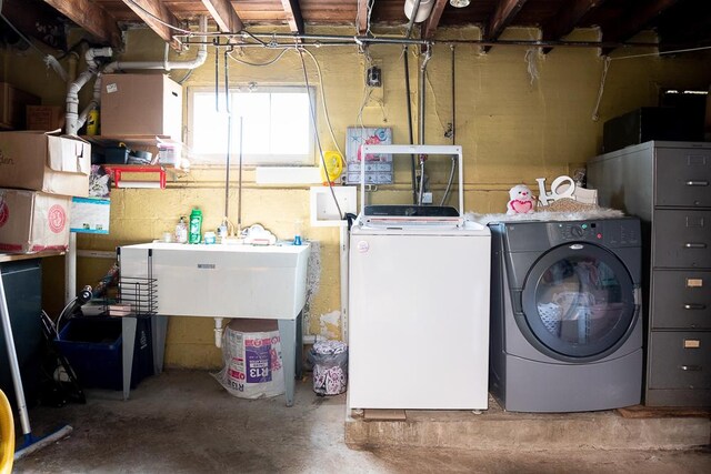 8112 Christie Ave, Lyons, IL 60534 - laundry area featuring washing machine and clothes dryer