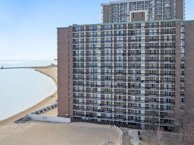 5901 N Sheridan Rd Unit 9G, Chicago, IL 60660 - view of apartment building / complex featuring a water view