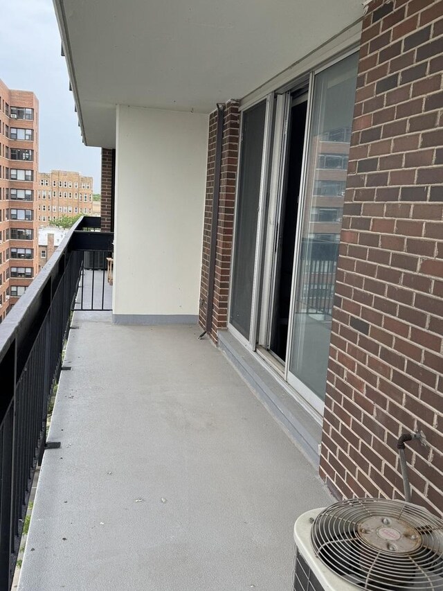 5901 N Sheridan Rd Unit 9G, Chicago, IL 60660 - view of balcony