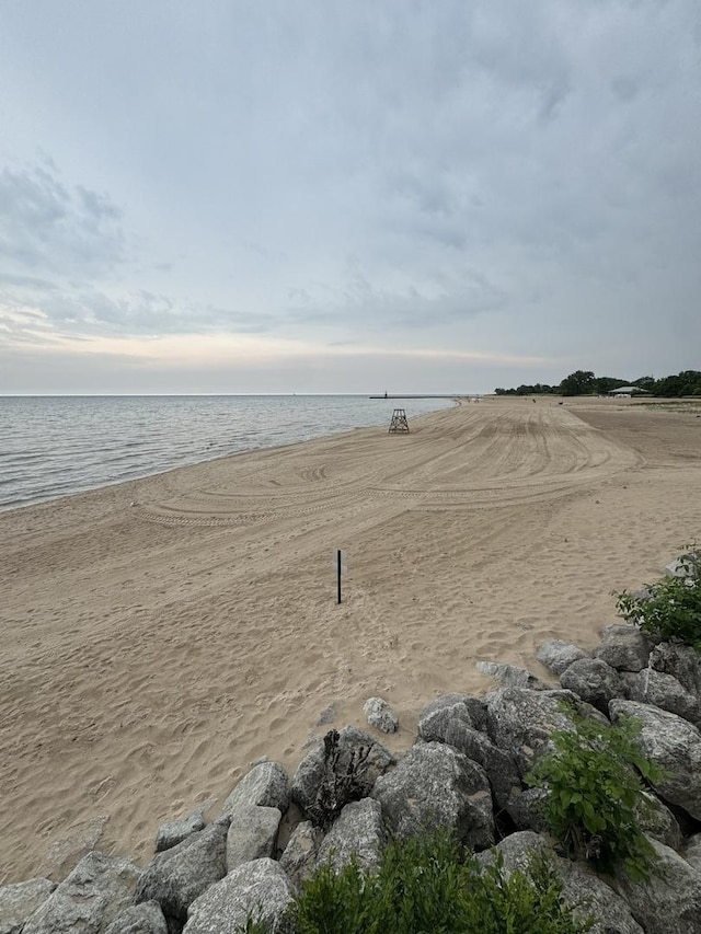 5901 N Sheridan Rd Unit 9G, Chicago, IL 60660 - water view featuring local beach