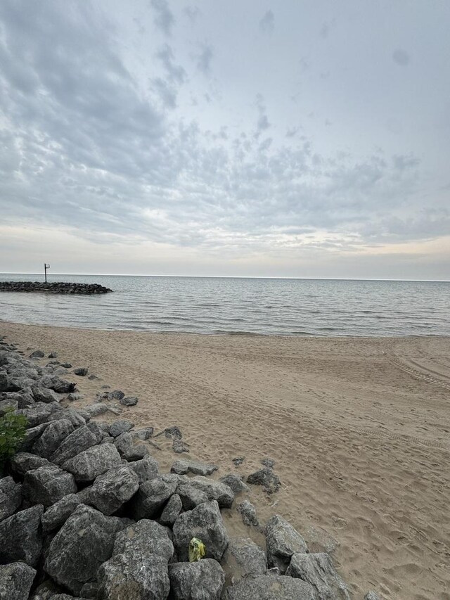 5901 N Sheridan Rd Unit 9G, Chicago, IL 60660 - water view featuring local beach