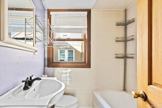 659 W Albert St, Elmhurst, IL 60126 - bathroom featuring a tub to relax in and tile walls