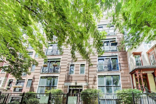 846 W Roscoe St Unit 3W, Chicago, IL 60657 - view of apartment building / complex