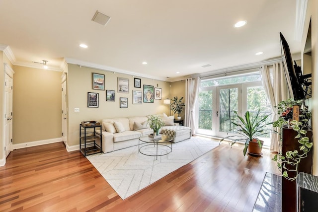 846 W Roscoe St Unit 3W, Chicago, IL 60657 - living room featuring ornamental molding, wood finished floors, and recessed lighting