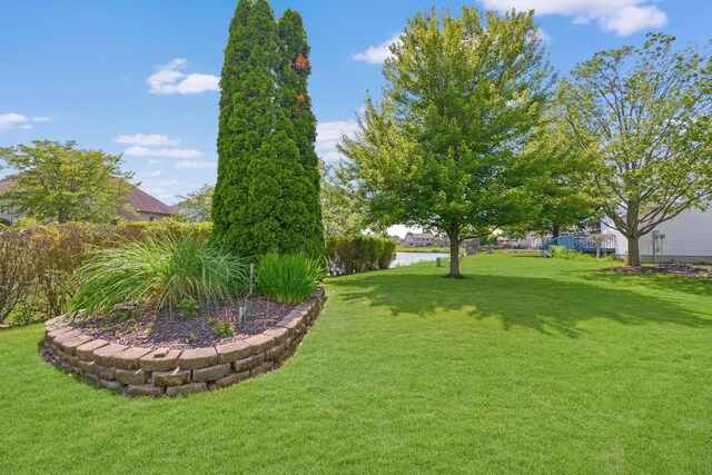 3115 Sable Oaks Rd, Bloomington, IL 61704 - view of green lawn