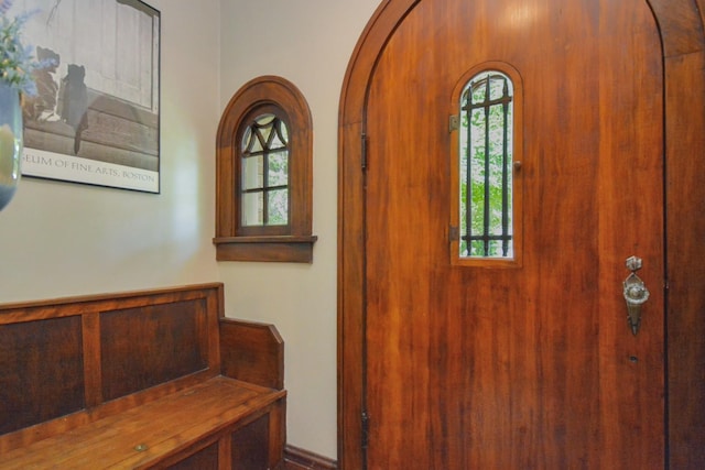 9 Harwood Pl, Bloomington, IL 61701 - foyer featuring arched walkways