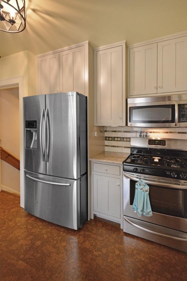 9 Harwood Pl, Bloomington, IL 61701 - kitchen with stainless steel appliances, tasteful backsplash, and white cabinetry