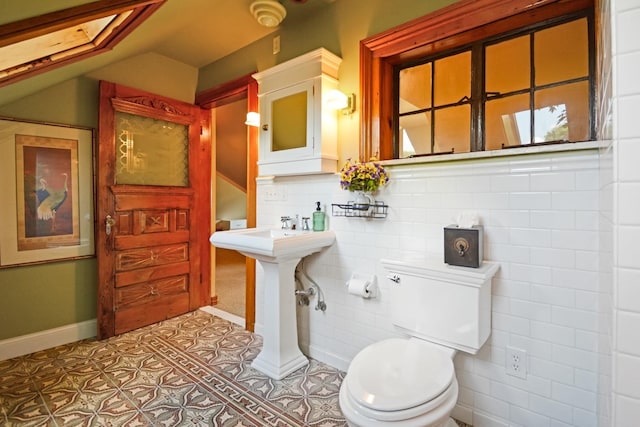 9 Harwood Pl, Bloomington, IL 61701 - bathroom featuring a skylight and tile patterned flooring