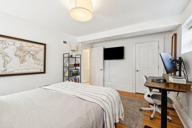 2118 W Schiller St Unit Ch, Chicago, IL 60622 - bedroom with wood finished floors and an office area