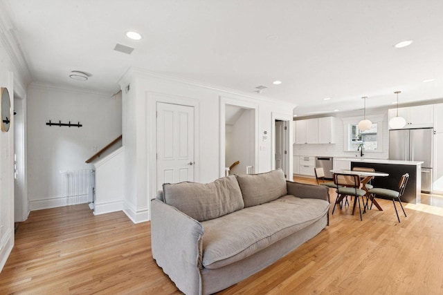 2118 W Schiller St Unit Ch, Chicago, IL 60622 - living room with light wood-style floors, ornamental molding, and recessed lighting