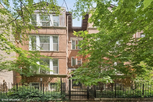 5245 N Winthrop Ave Unit 3S, Chicago, IL 60640 - view of front of property featuring a fenced front yard and brick siding