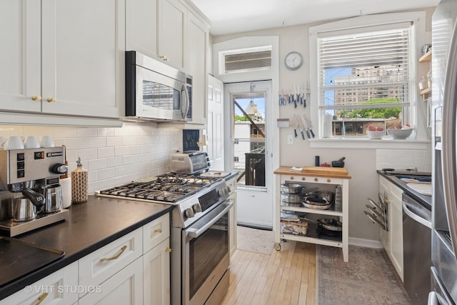 5245 N Winthrop Ave Unit 3S, Chicago, IL 60640 - kitchen with stainless steel appliances, light wood finished floors, dark countertops, and decorative backsplash