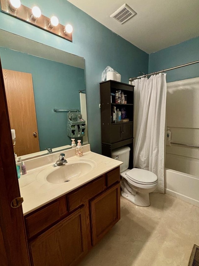 14155 S Hemingway Cir, Plainfield, IL 60544 - full bath with vanity and shower / tub combo with curtain