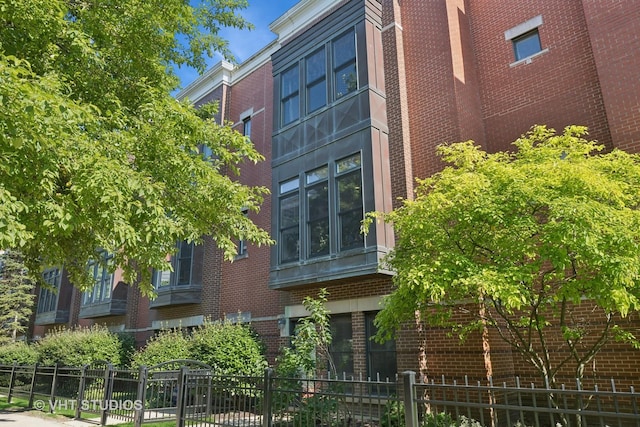 843 W College Pkwy, Chicago, IL 60608 - view of building exterior