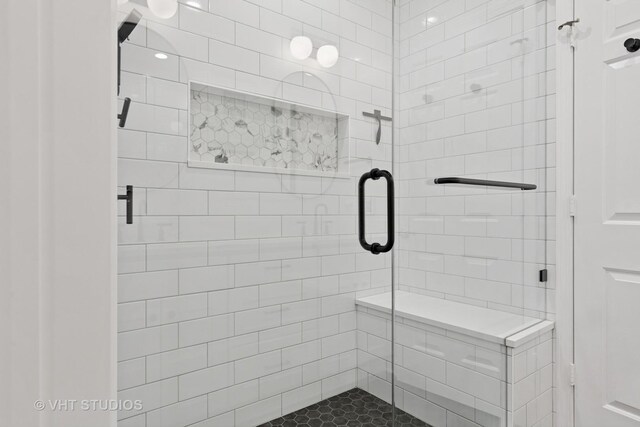843 W College Pkwy, Chicago, IL 60608 - bathroom with a shower stall