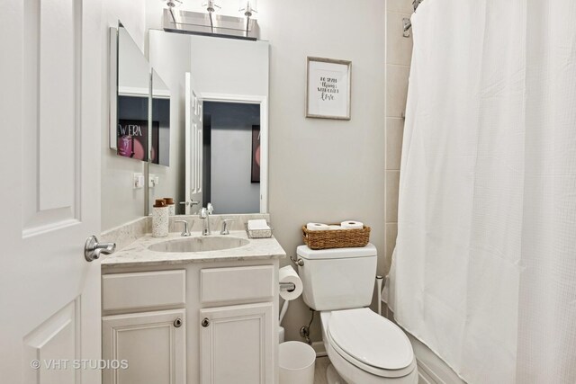 843 W College Pkwy, Chicago, IL 60608 - full bathroom featuring vanity and a shower with shower curtain