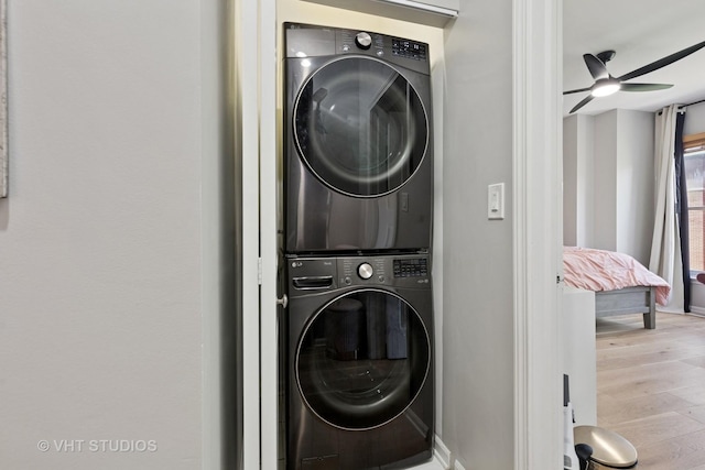 843 W College Pkwy, Chicago, IL 60608 - washroom featuring stacked washing machine and dryer, ceiling fan, and wood finished floors