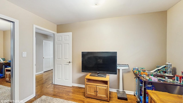 1502 S Fernandez Ave, Arlington Heights, IL 60005 - playroom featuring wood finished floors and baseboards