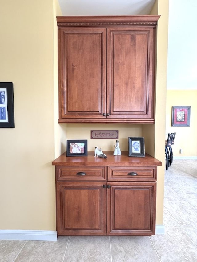 2305 Fox Run Dr, Kankakee, IL 60901 - detailed view of baseboards