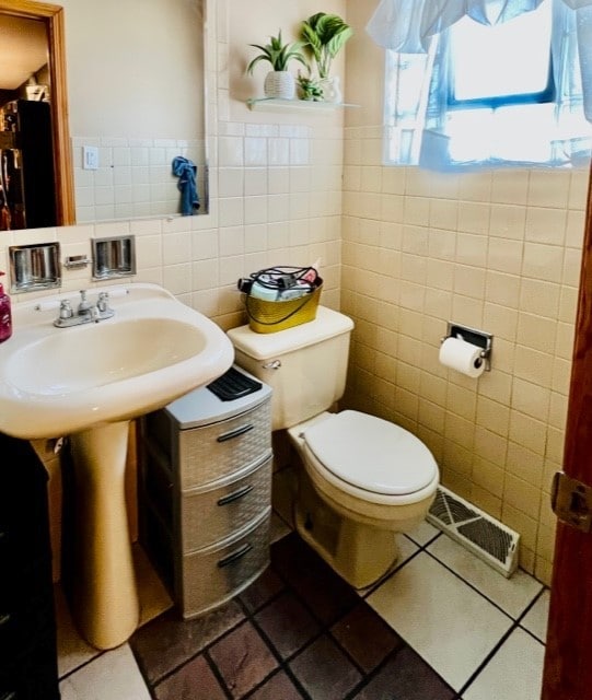 6359 W 63rd Pl, Chicago, IL 60638 - half bathroom featuring tile walls, tile patterned floors, and wainscoting