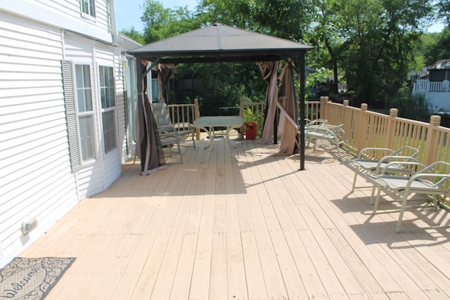 183 Fossil Cove Ct, Wilmington, IL 60481 - wooden deck featuring a gazebo