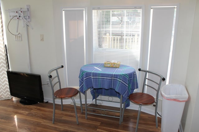 183 Fossil Cove Ct, Wilmington, IL 60481 - dining room with wood finished floors and baseboards