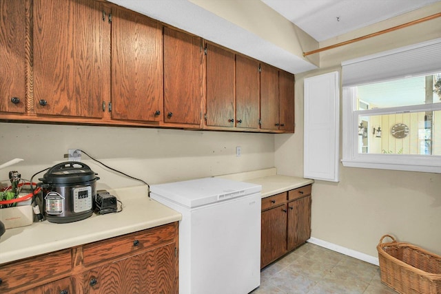 201 E Sherwin Dr, Urbana, IL 61802 - laundry area featuring baseboards and cabinet space