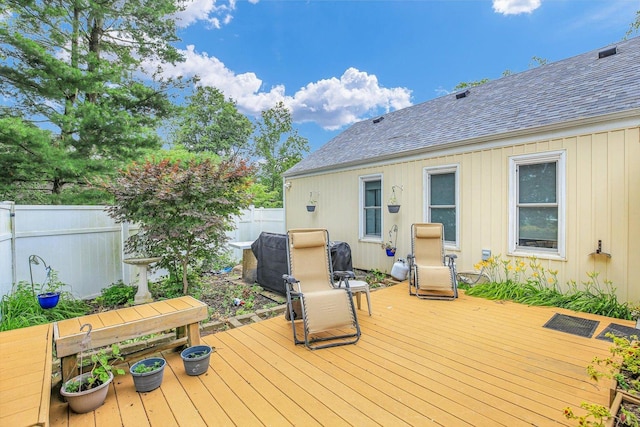 201 E Sherwin Dr, Urbana, IL 61802 - wooden deck with a fenced backyard