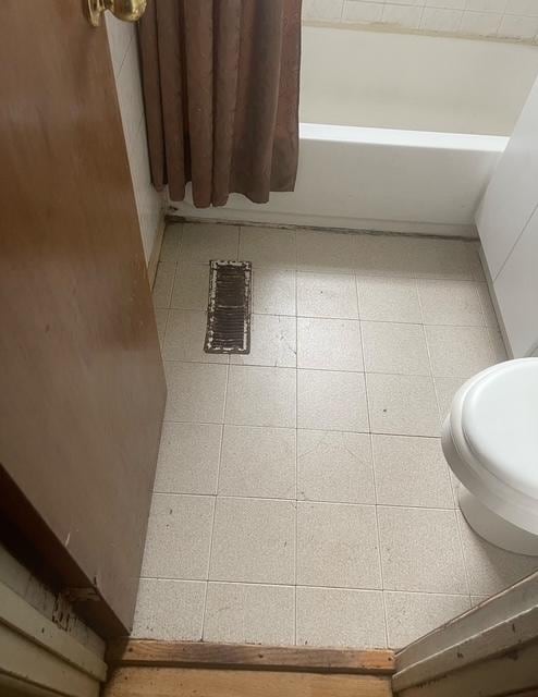 15239 Calitonia Dr, Markham, IL 60428 - bathroom with a bath and tile patterned flooring