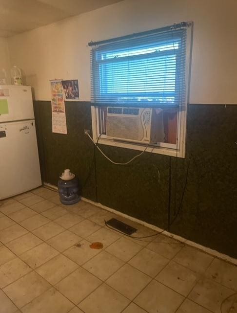 15239 Calitonia Dr, Markham, IL 60428 - unfurnished room featuring light tile patterned floors