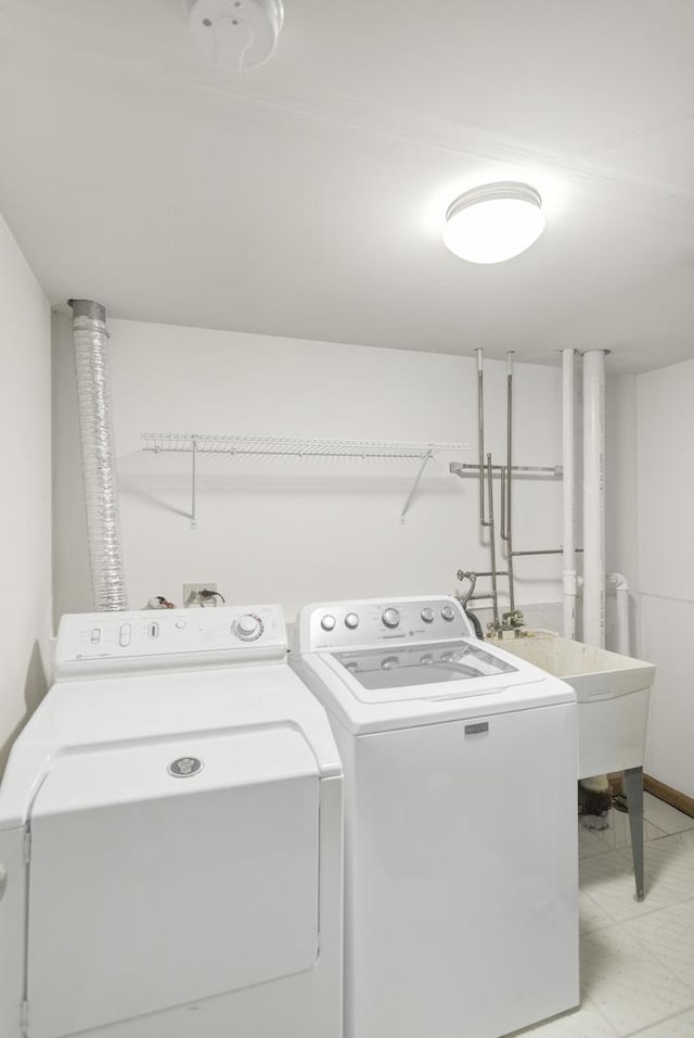 924 Millcreek Cir, Elgin, IL 60123 - laundry room with washer and dryer