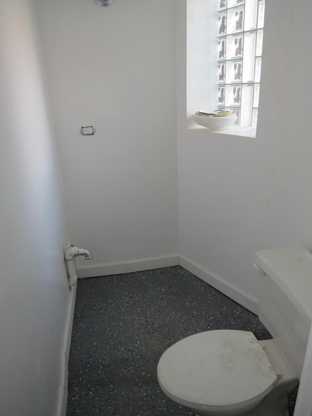 7120 S Eberhart Ave, Chicago, IL 60619 - bathroom featuring baseboards