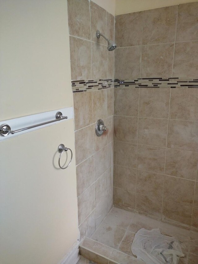 7120 S Eberhart Ave, Chicago, IL 60619 - bathroom featuring a tile shower