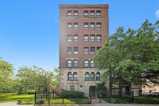 3017 E 78th St Unit 4B, Chicago, IL 60649 - view of building exterior featuring a fenced front yard