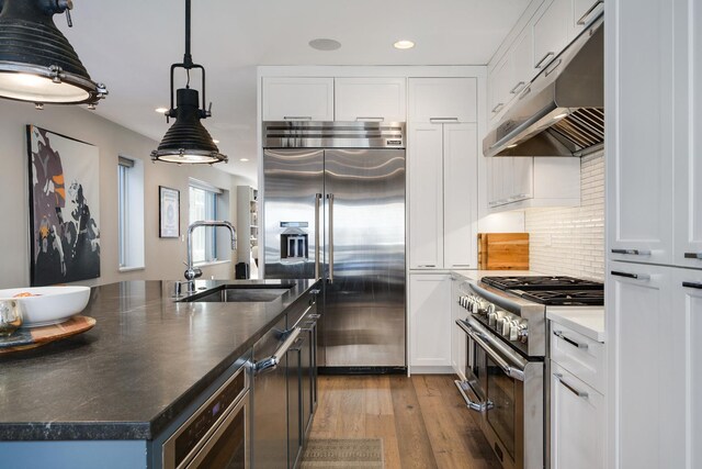 2156 W Barry Ave, Chicago, IL 60618 - photo 16