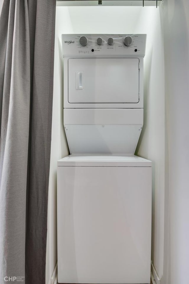 20 N State St Unit 909, Chicago, IL 60602 - laundry area with stacked washing machine and dryer
