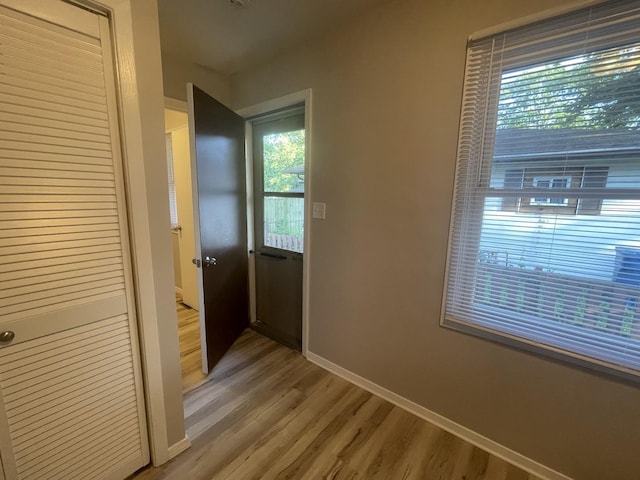 522 N 3rd Ave, Chenoa, IL 61726 - hallway featuring light wood-style floors and baseboards