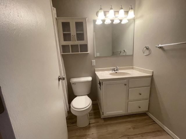 522 N 3rd Ave, Chenoa, IL 61726 - bathroom with wood finished floors and vanity