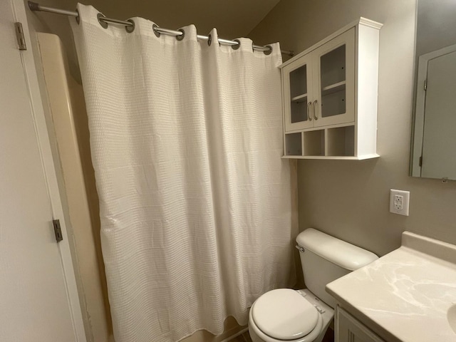 522 N 3rd Ave, Chenoa, IL 61726 - full bathroom featuring vanity and toilet