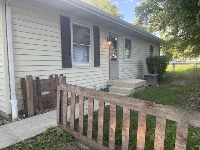 522 N 3rd Ave, Chenoa, IL 61726 - doorway to property