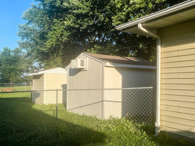 522 N 3rd Ave, Chenoa, IL 61726 - view of property exterior featuring a shed